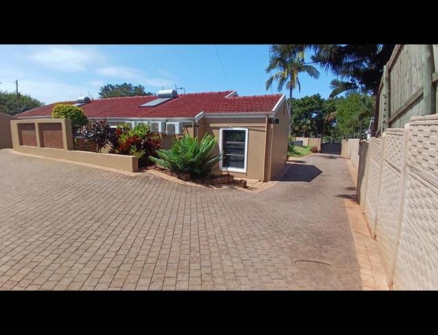 4 BEDROOM HOUSE FOR SALE IN LA LUCIA